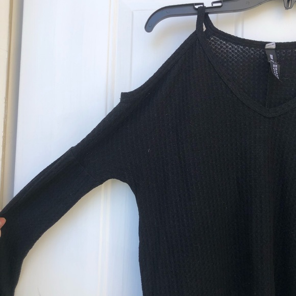 Design Lab Black Long Sleeve off the shoulder - Picture 3 of 4